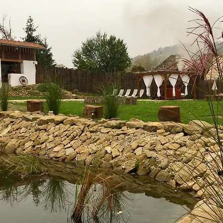 Mátrai Pincés Udvar