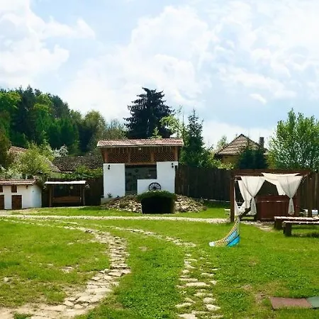 Mátrai Pincés Udvar *